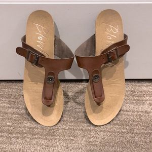 Blowfish T strap sandals size 8